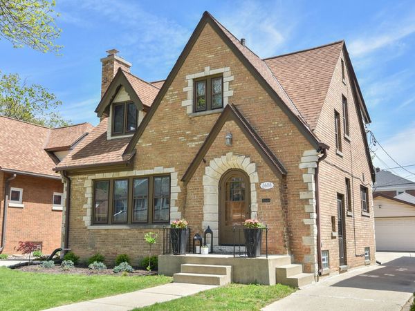 2608 N 71st St, Wauwatosa, WI 53213
