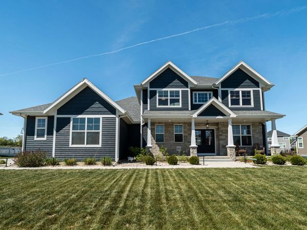 7852 W Preserve Pkwy, Mequon, WI 53097
