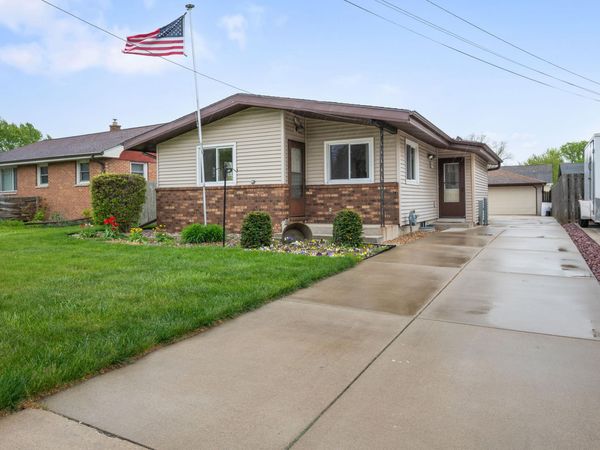 3313 E Mallory Ave, Cudahy, WI 53110