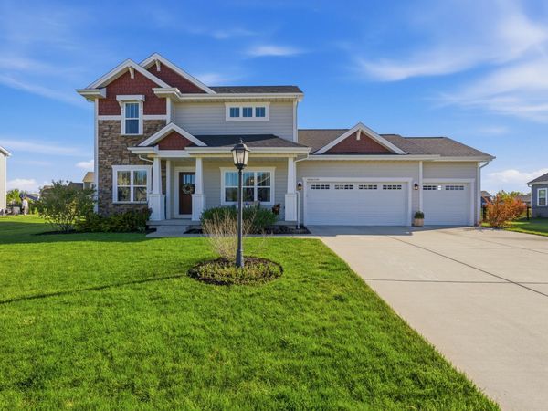 N62W13709 Sunburst Dr, Menomonee Falls, WI 53051