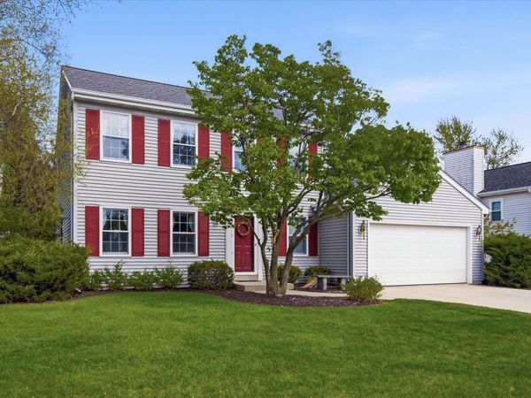 410 S Claremont Rd, Saukville, WI 53080