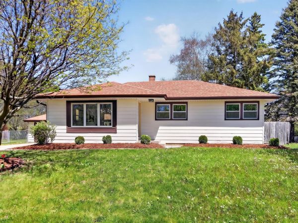 5224 W LUEBBE Ln, Milwaukee, WI 53223