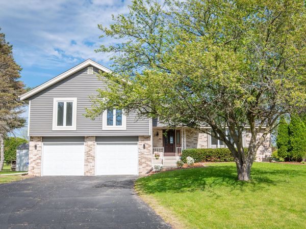 W356N5886 Meadow Ct, Oconomowoc, WI 53066