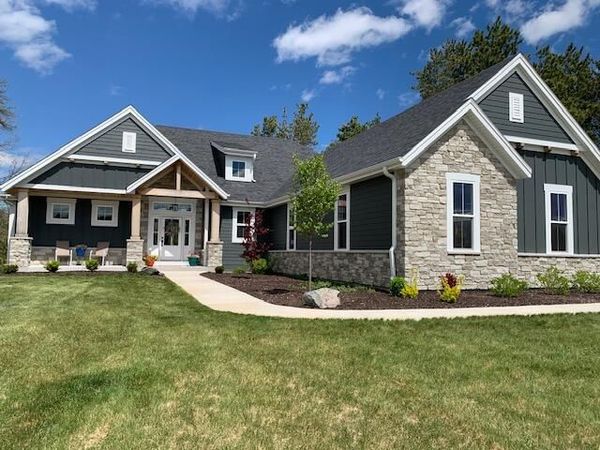 2050 Paradise Hills Ct, Trenton, WI 53095