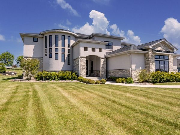 4814 S East Kohler Cir, New Berlin, WI 53146