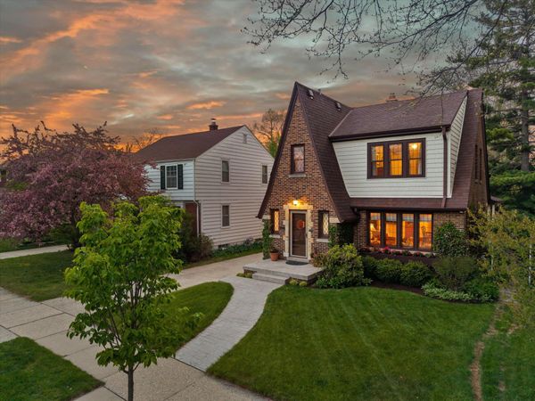 4971 N Idlewild Ave, Whitefish Bay, WI 53217