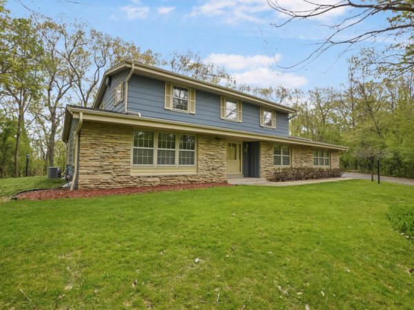 W307N7172 Club Ct, Merton, WI 53029