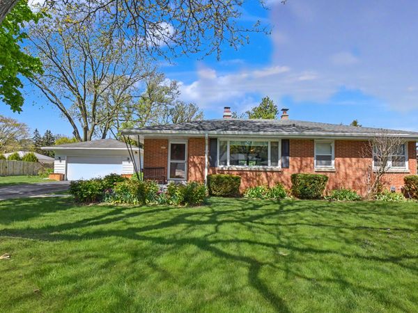 3633 S 158th St, New Berlin, WI 53151