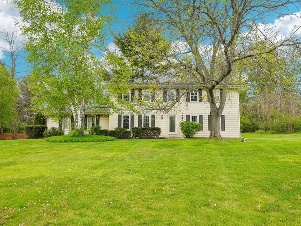 W326S7751 Squire Ln, Mukwonago, WI 53149
