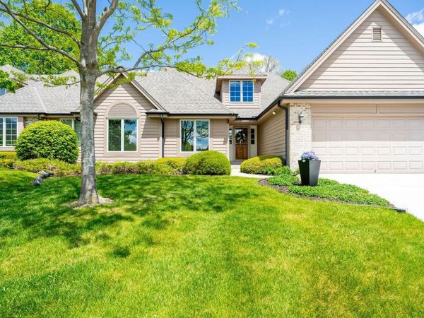 19190 Stonehedge Dr, Unit B, Brookfield, WI 53045