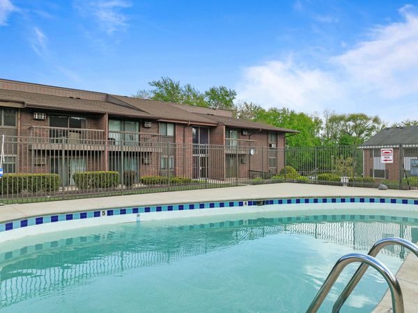 1270 Wisconsin St, Unit 211, Lake Geneva, WI 53147