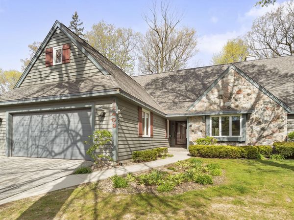 12409 N Golf Dr, Mequon, WI 53092