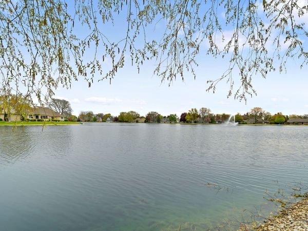 2314 W Dickinson Ct, Mequon, WI 53092