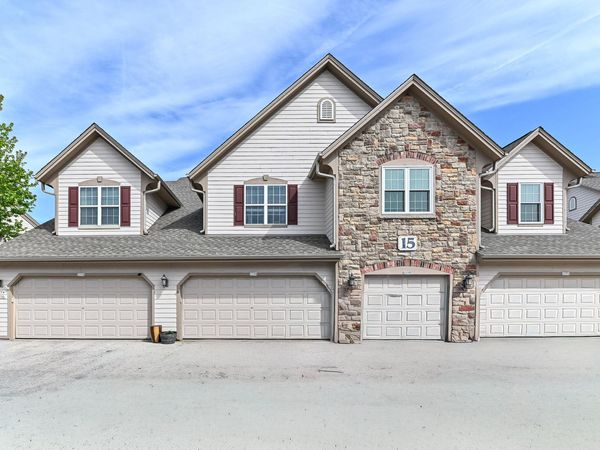2274 W Vista Bella Dr, Unit 101, Oak Creek, WI 53154