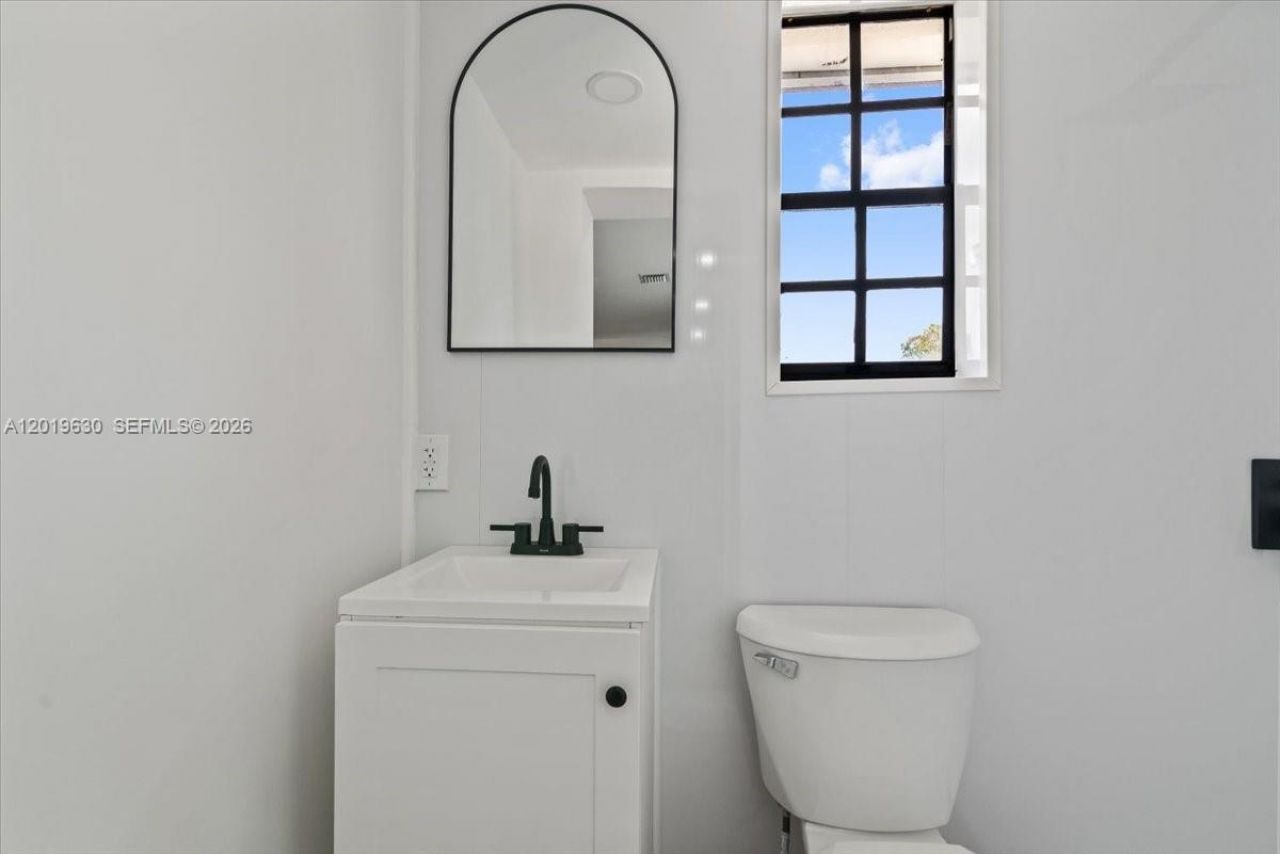 1409 NW 44th St , Unit A, Miami, FL 33142 Photo