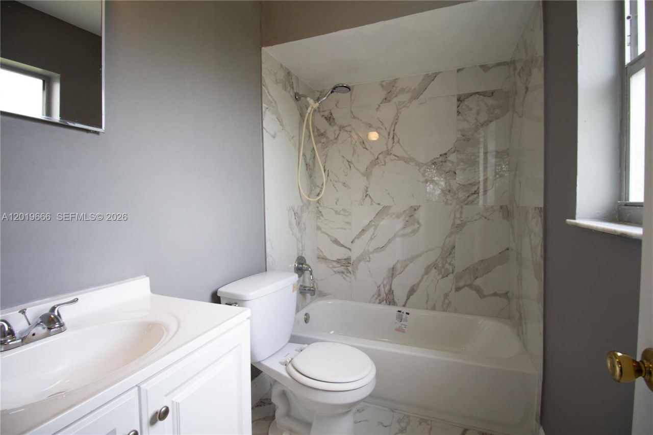 825 SW 10th St , Unit A, Hallandale Beach, FL 33009 Photo