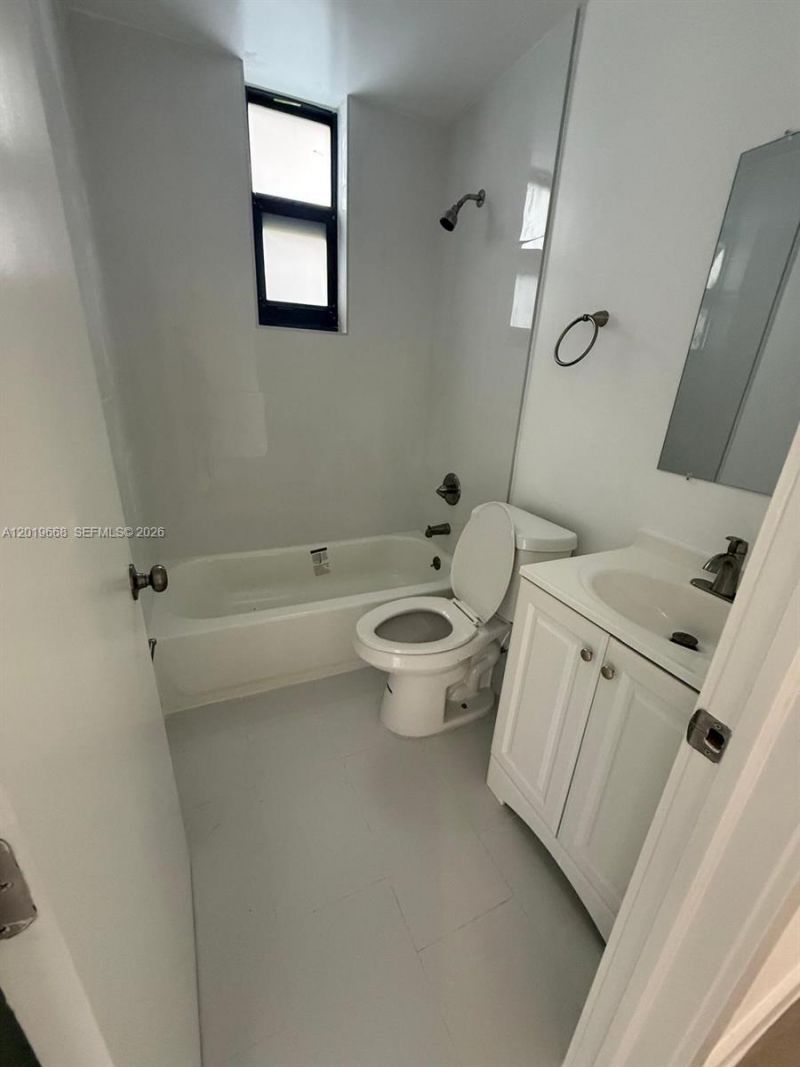 2330 NW 9 St , Unit 15, Miami, FL 33125 Photo
