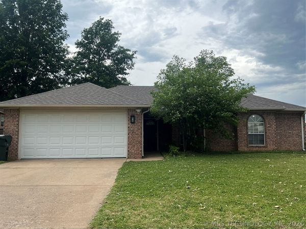 2301 SW Wolf Run Drive , Claremore, OK 74019