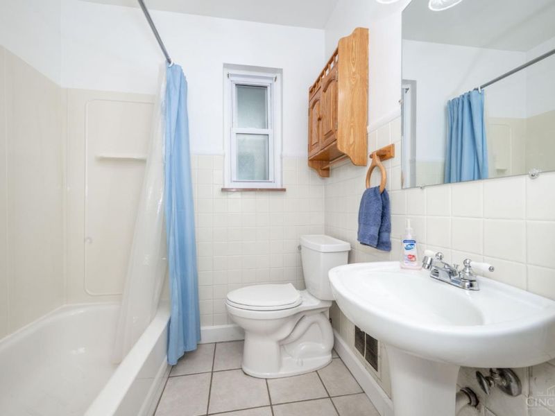210 Marion Avenue, Cincinnati, OH 45215 Photo 14