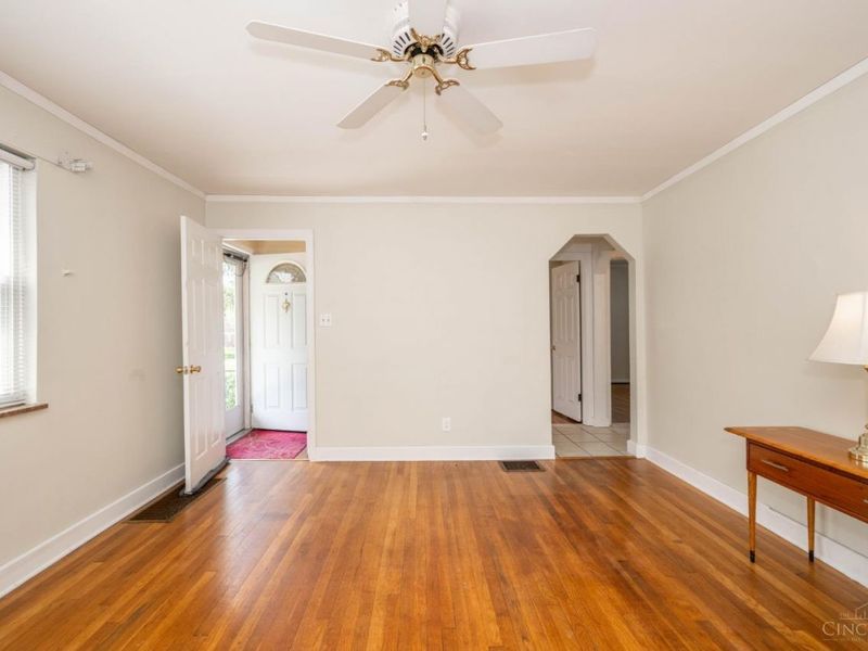 210 Marion Avenue, Cincinnati, OH 45215 Photo 4