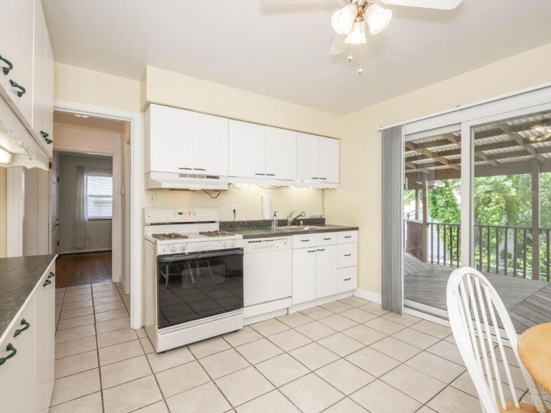 210 Marion Avenue, Cincinnati, OH 45215 Photo 6
