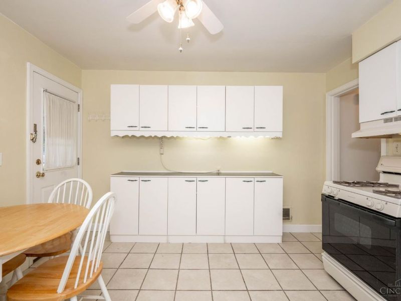 210 Marion Avenue, Cincinnati, OH 45215 Photo 7