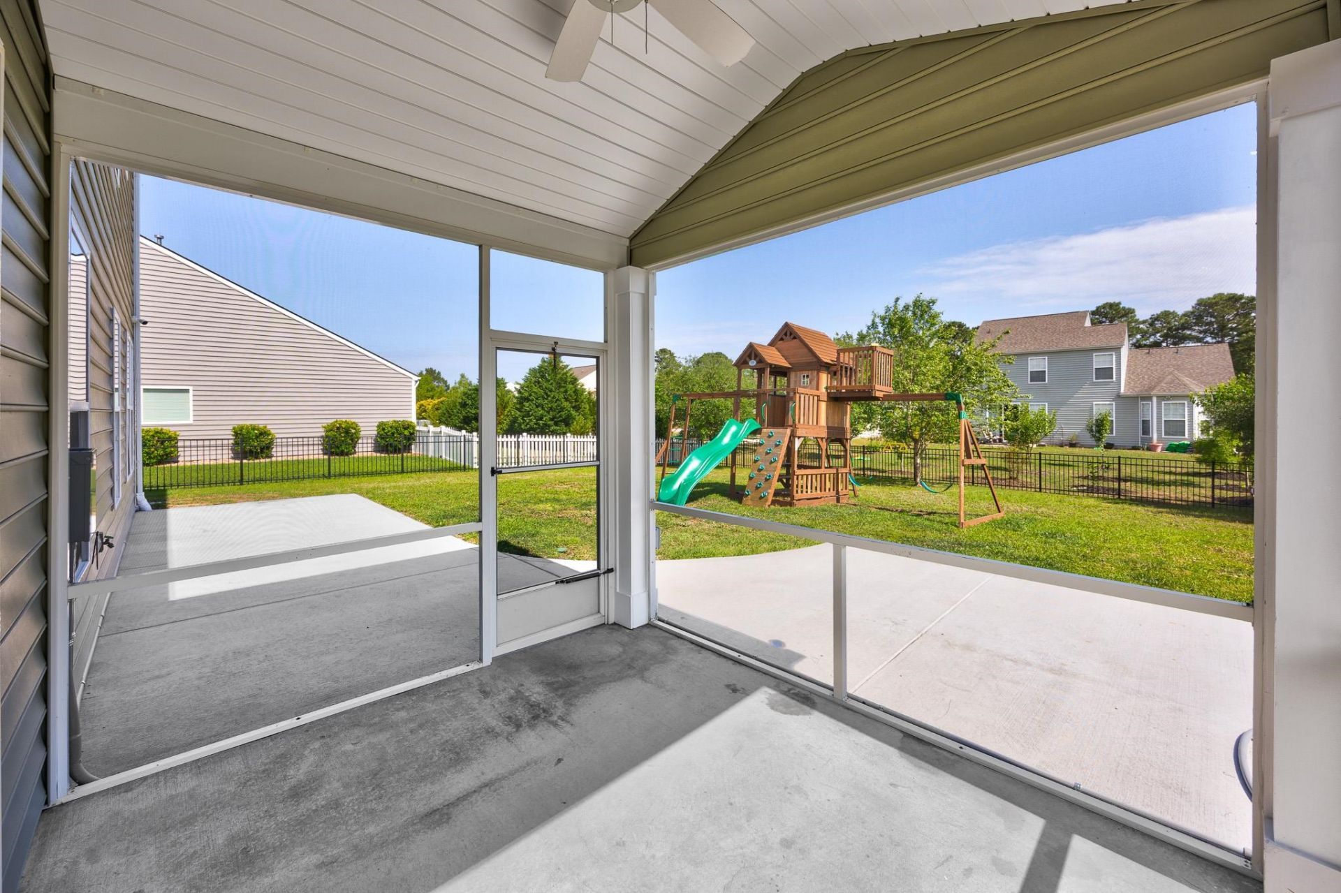 4537 Planters Row Way Photo 47