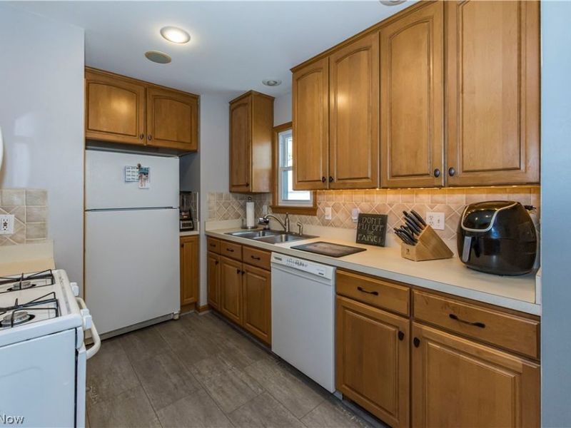 4425 W 10th Street, Cleveland, OH 44109 Photo 9