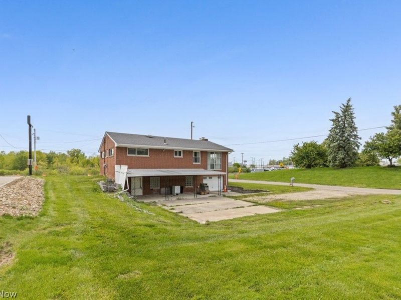 2150 Beechwood Avenue, Alliance, OH 44601 Photo 2