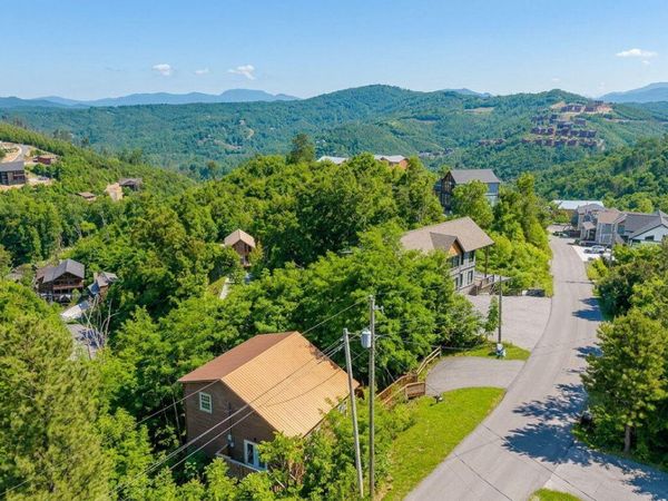 625/628 Pinecrest Drive, Gatlinburg, TN 37738