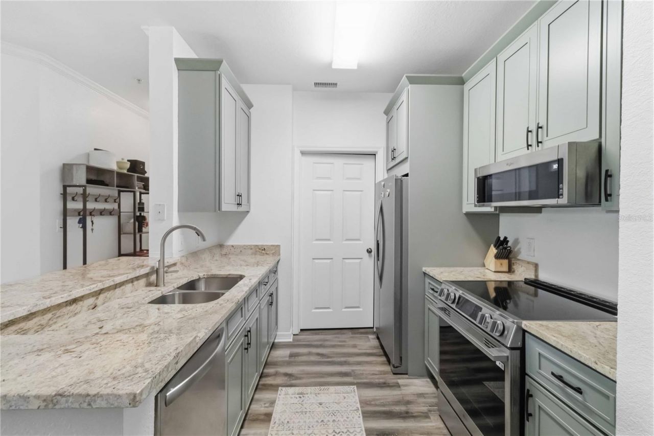 10201 Courtney Palms Boulevard , Unit 204, Tampa, FL 33619 Photo