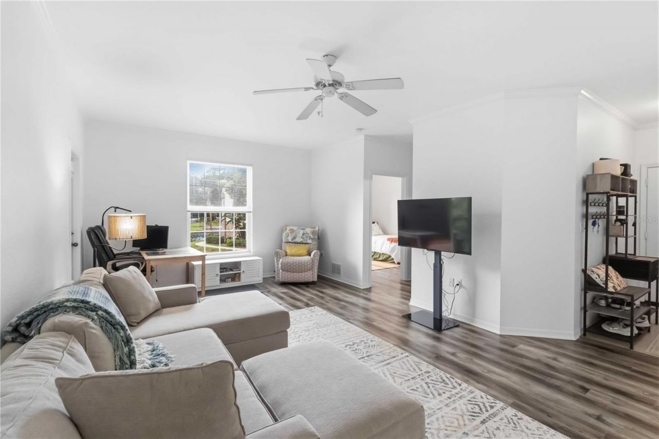 10201 Courtney Palms Boulevard , Unit 204, Tampa, FL 33619 Photo
