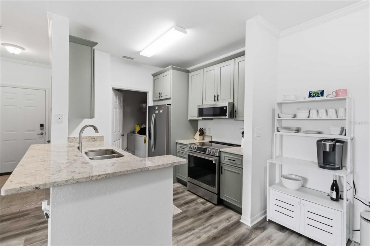 10201 Courtney Palms Boulevard , Unit 204, Tampa, FL 33619 Photo