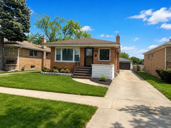 14119 S MANISTEE Avenue, Burnham, IL 60633