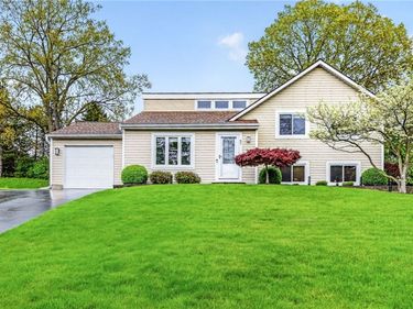 82 Brandy Wine, Rochester, NY 14623