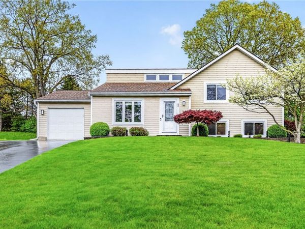 82 Brandy Wine, Rochester, NY 14623