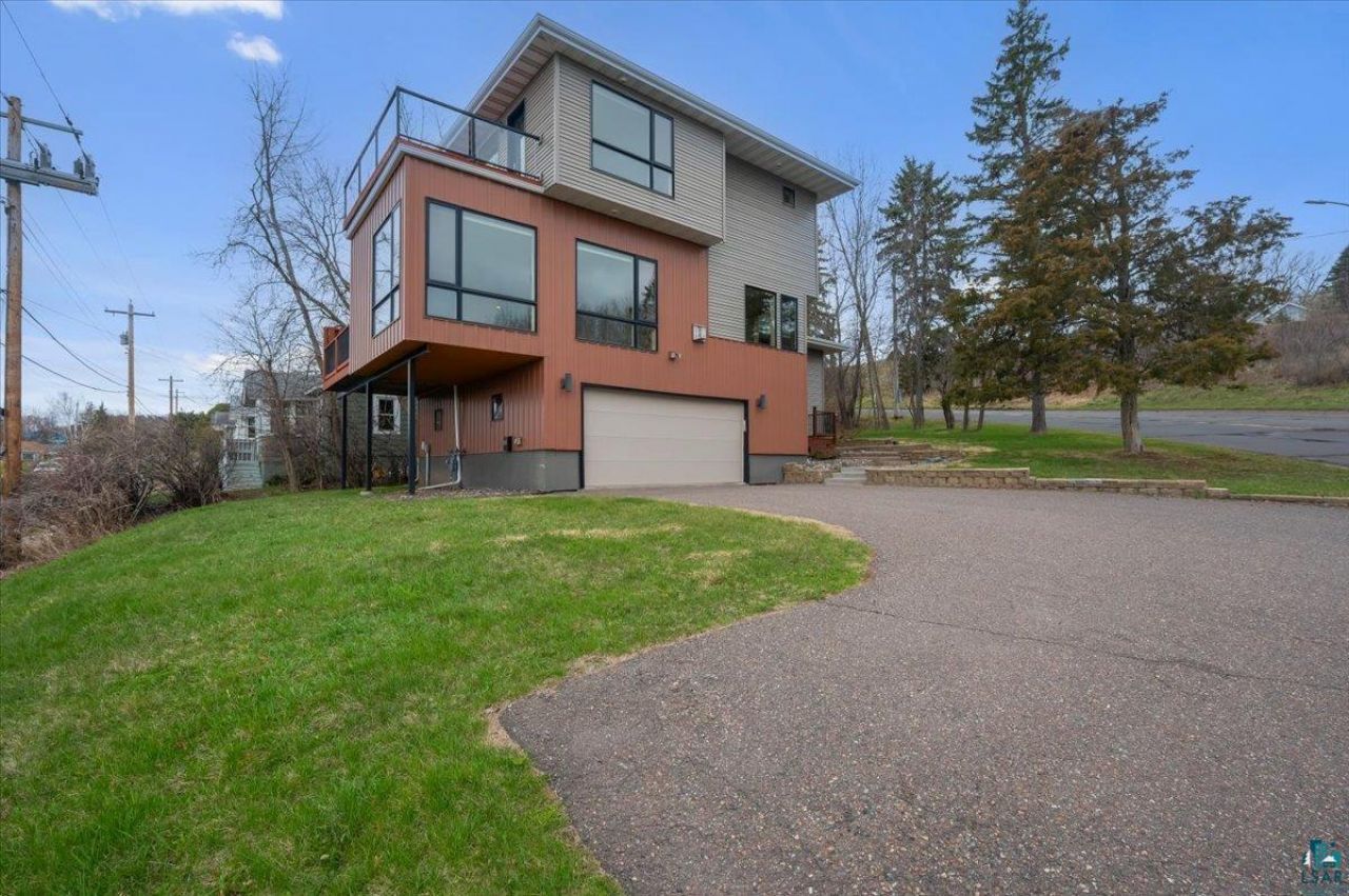 1001 W 6th St, Duluth, MN 55806 Main Photo