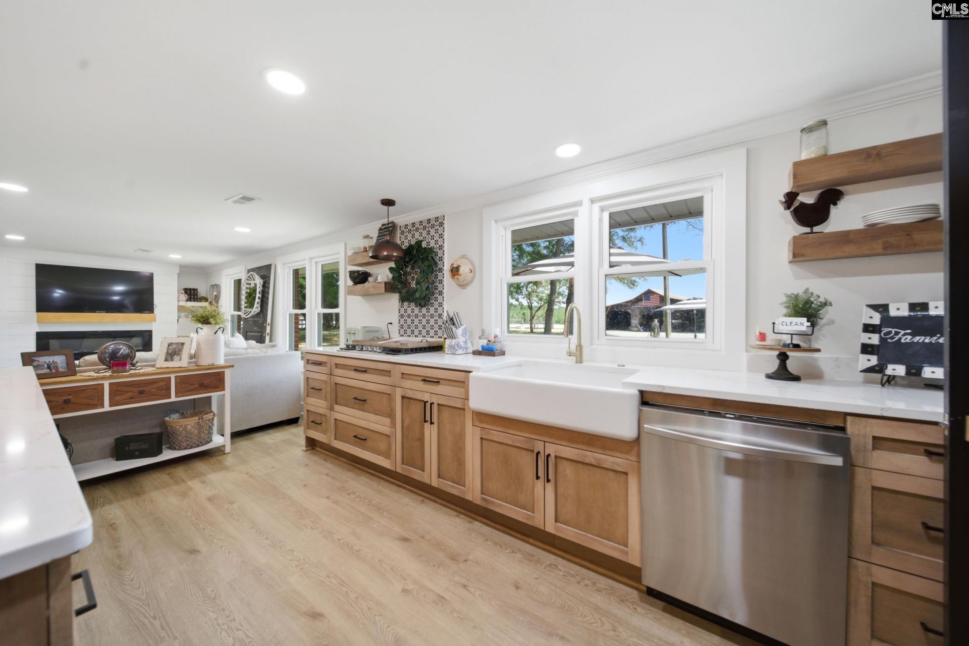 695 Hartzog  Photo 11