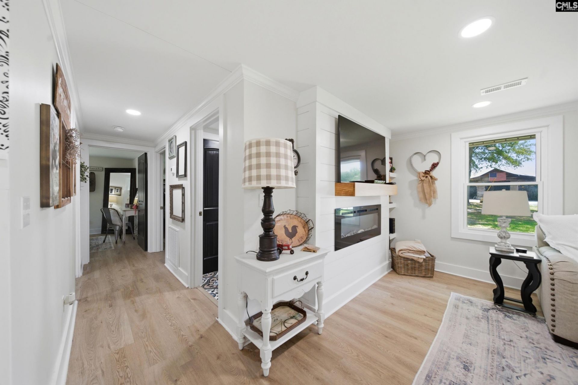695 Hartzog  Photo 19