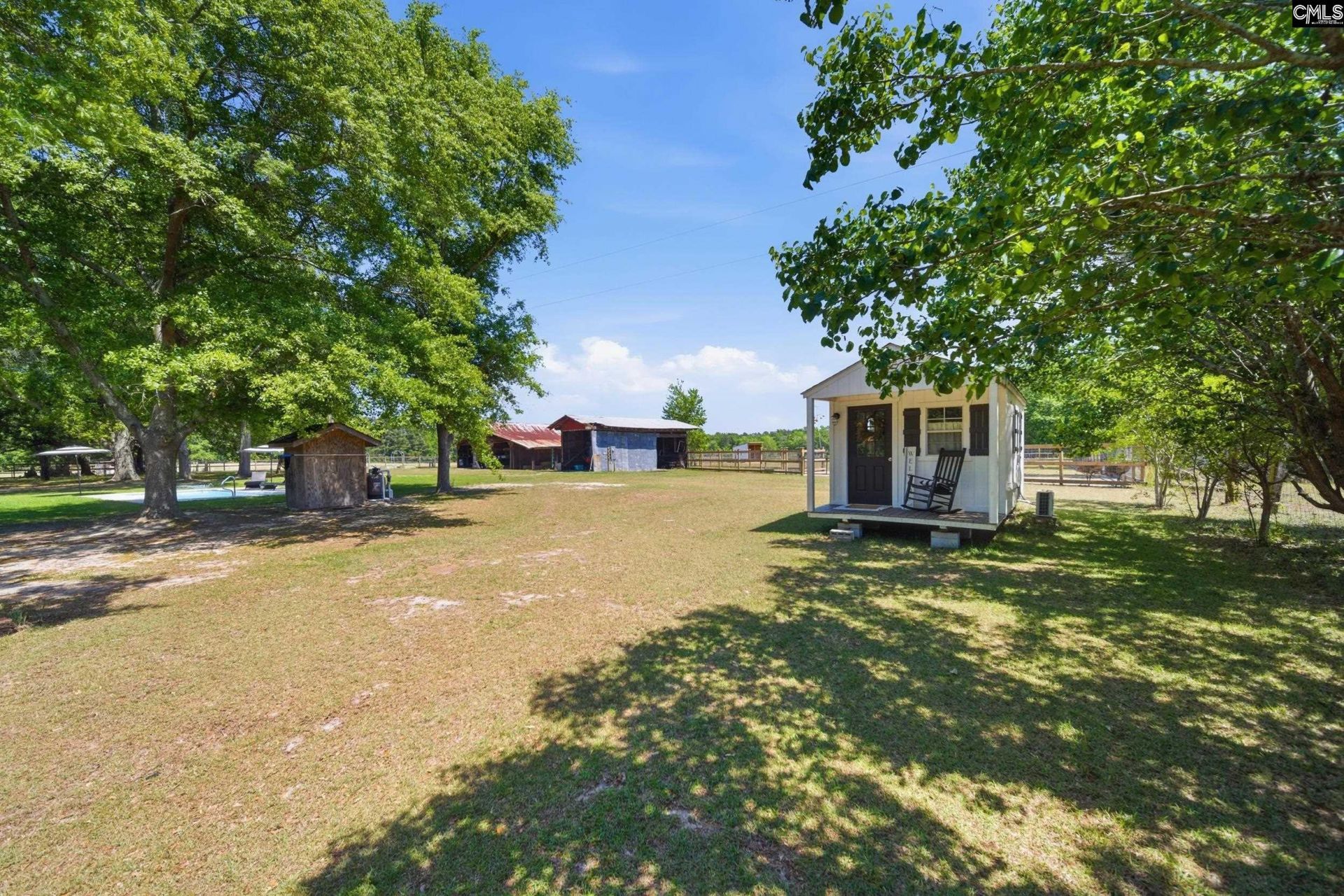 695 Hartzog  Photo 32