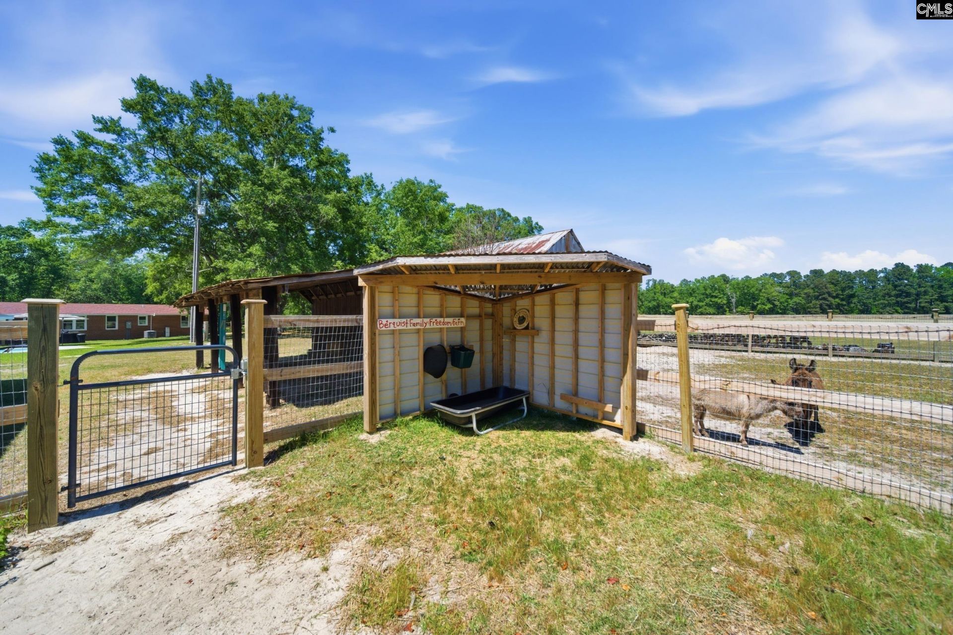 695 Hartzog  Photo 38