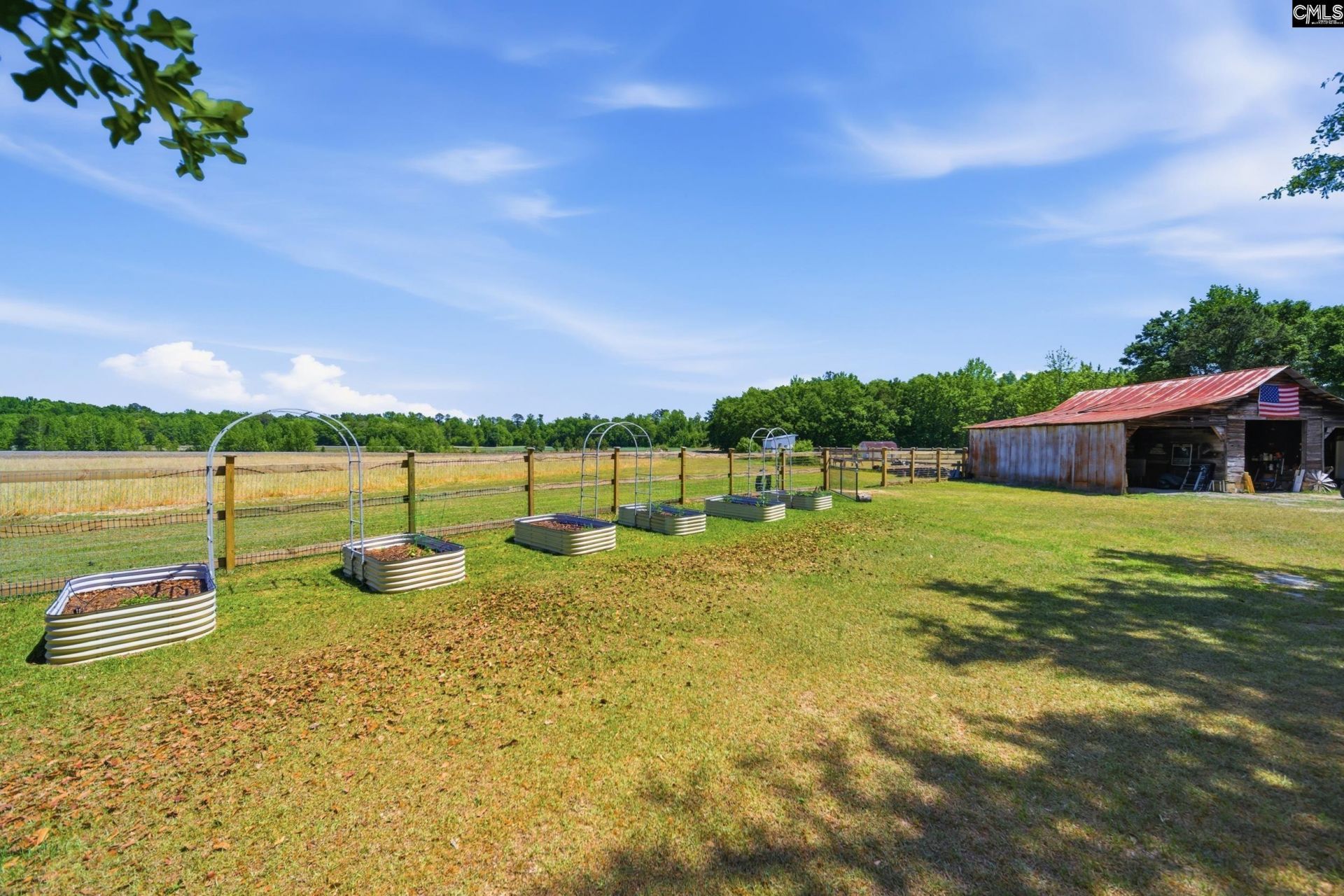 695 Hartzog  Photo 40