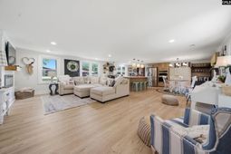 695 Hartzog  photo 4