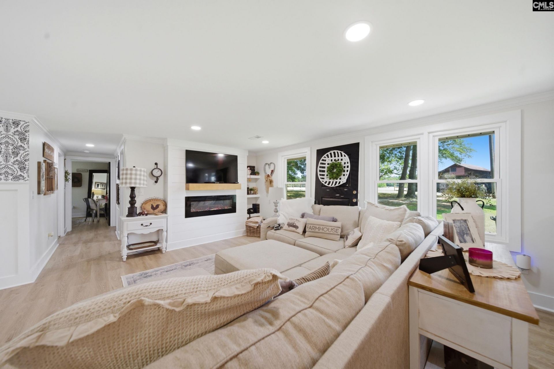 695 Hartzog  Photo 7