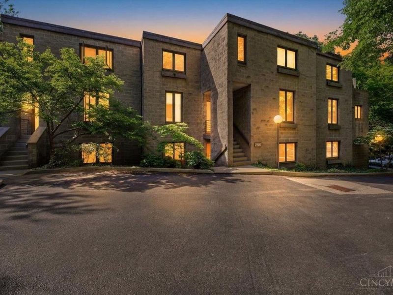 2138 Ohio Avenue, Unit B, Cincinnati, OH 45219 Photo 2