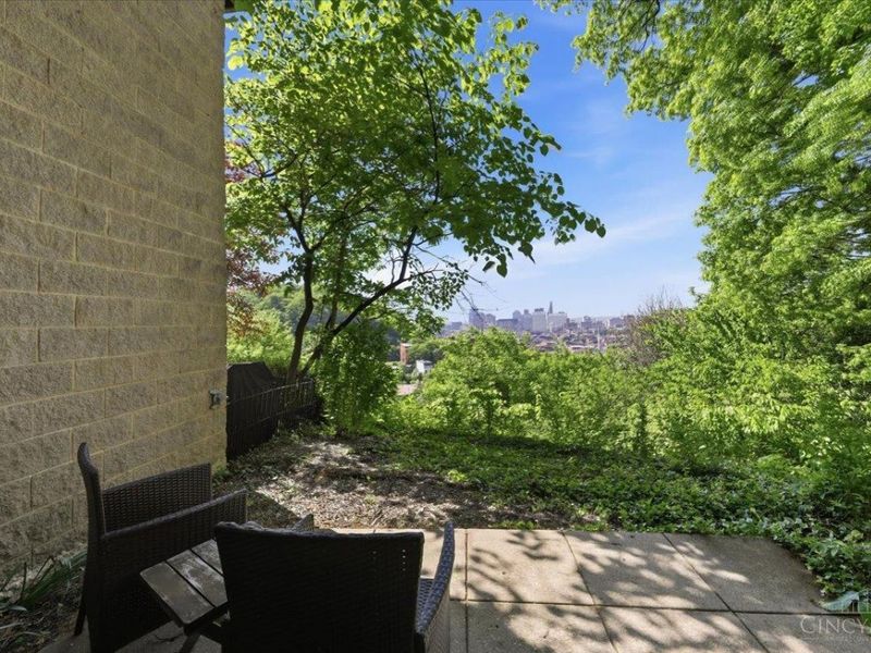 2138 Ohio Avenue, Unit B, Cincinnati, OH 45219 Photo 3