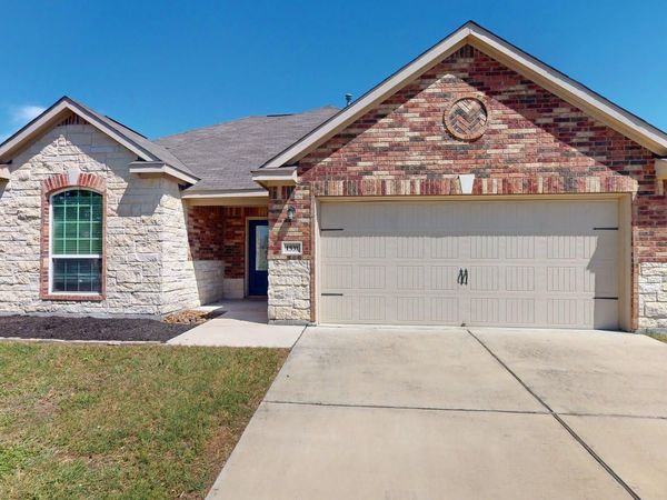 1531 Twin Estates DR, Kyle, TX 78640