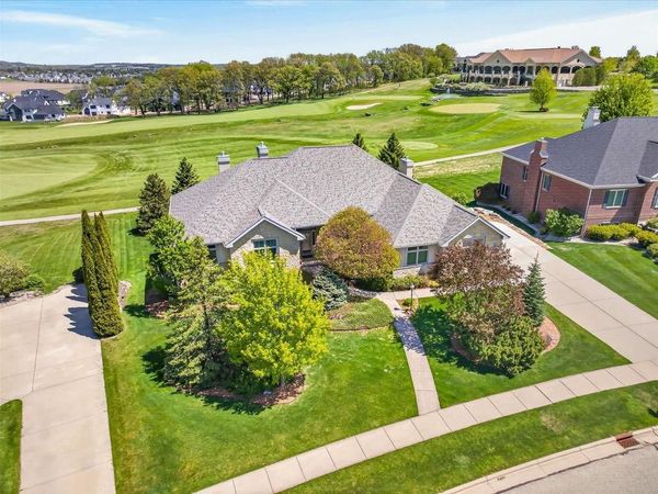 1053 Winged Foot Drive, Oregon, WI 53575