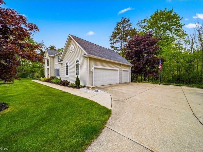 10830 Lakebrook Drive, Kirtland, OH 44094 Photo 4