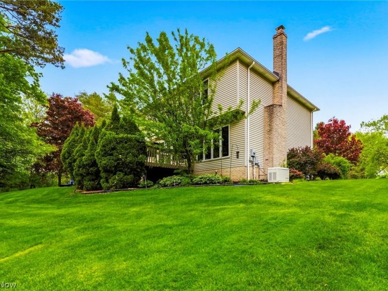 10830 Lakebrook Drive, Kirtland, OH 44094 Photo 6